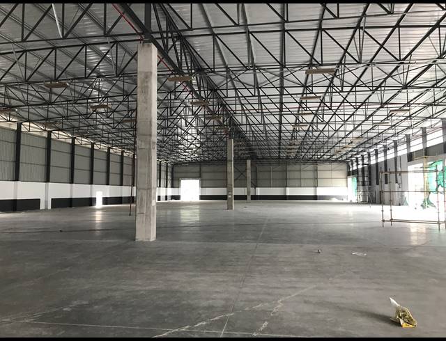 1,185M² FACTORY TO LET IN PAROW CENTRAL